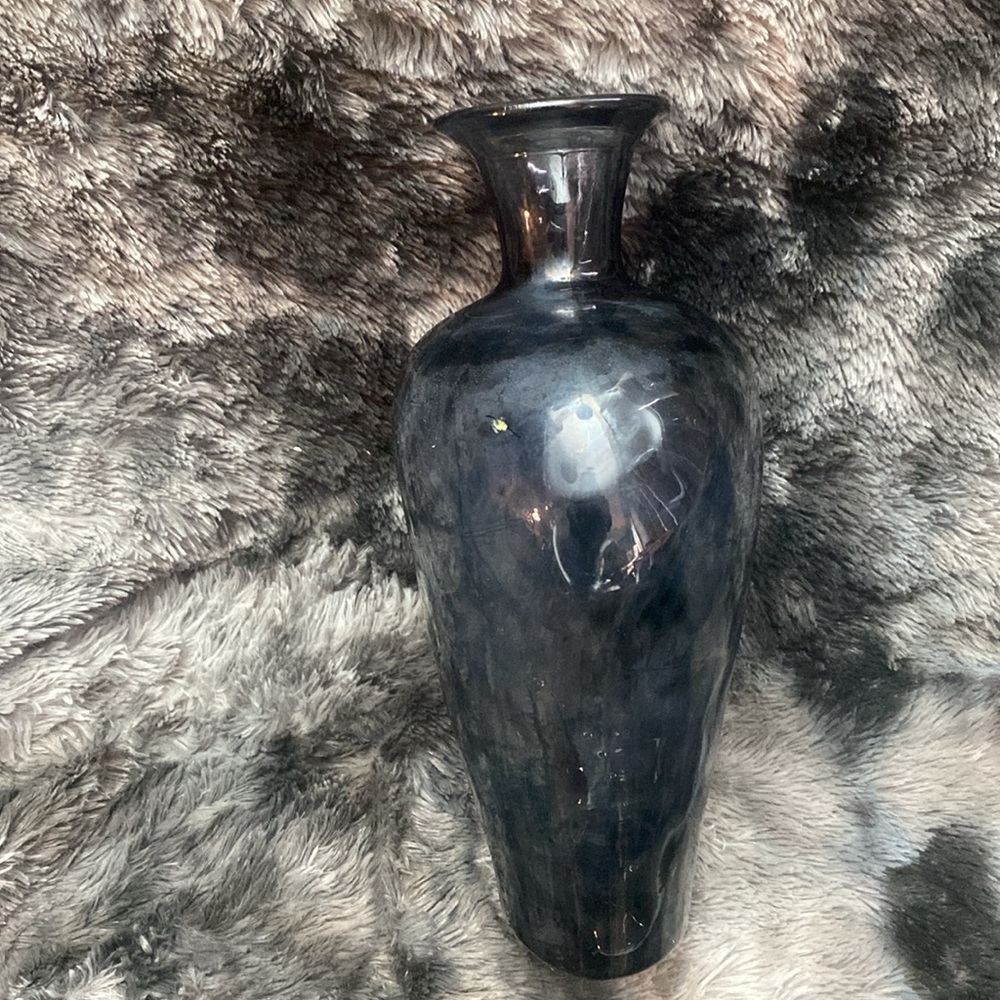 Heavy Heart Shaped Vase - Picture 6 of 16